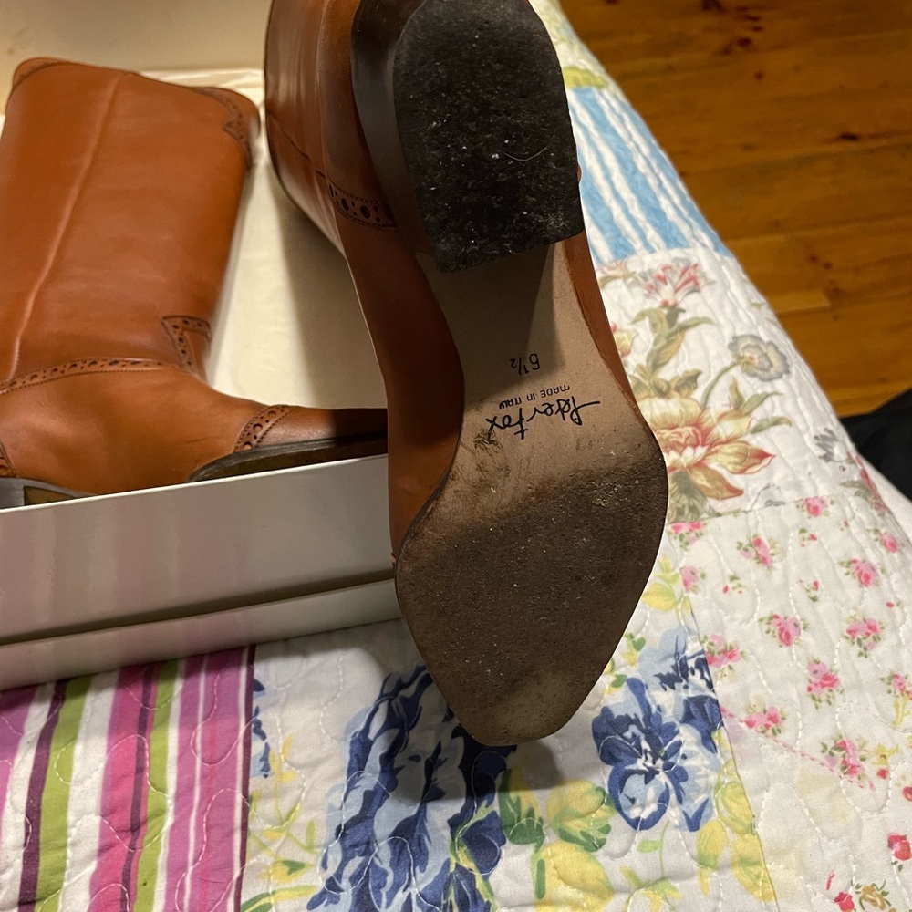Beautiful size 6.5 Peter Fox butter soft leather boots.